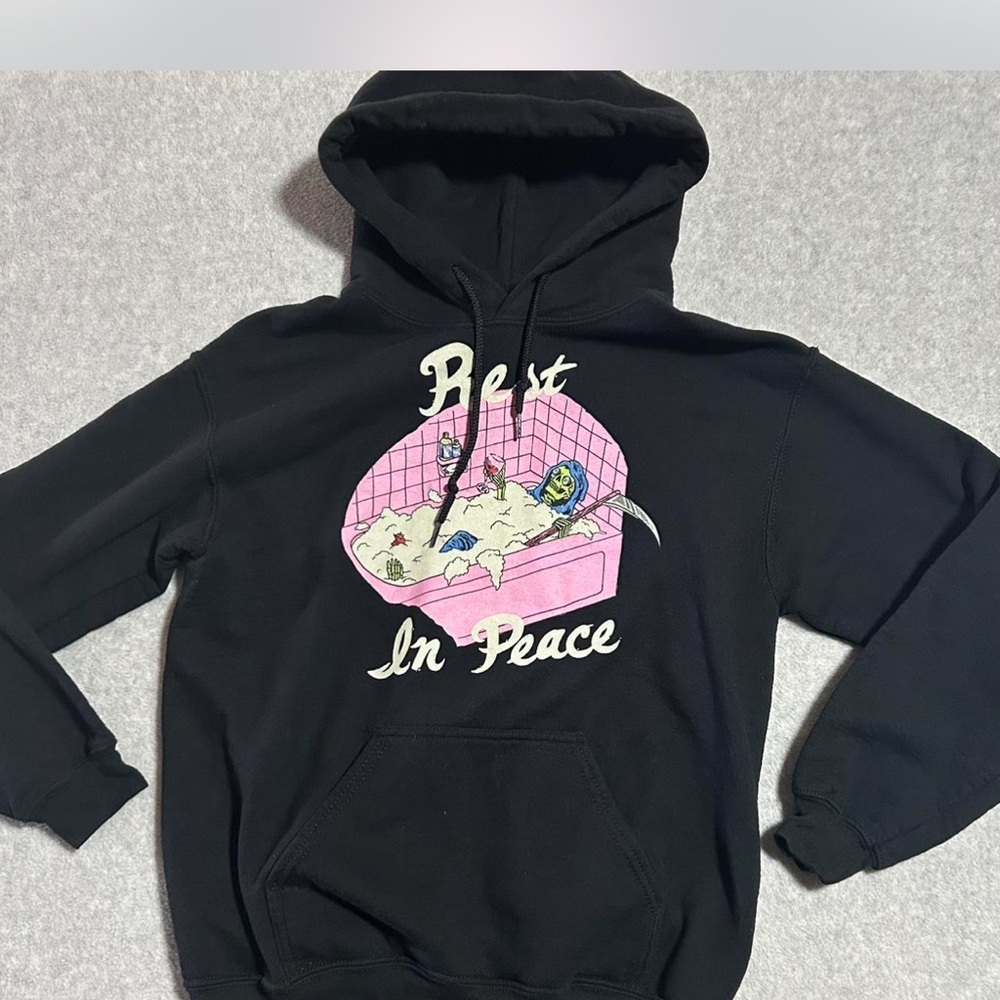 🚨 SOLD 🚨Gildan Men’s Small Rest In Peace Black Graphic Hoodie
